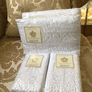 Canon Gorgeous Rare “Coronation” Court of Versailles White/Lace Bedding Ensemble